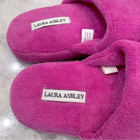 Laura Ashley Barbie Pink Plush Slippers NWOT - Picture 5 of 7